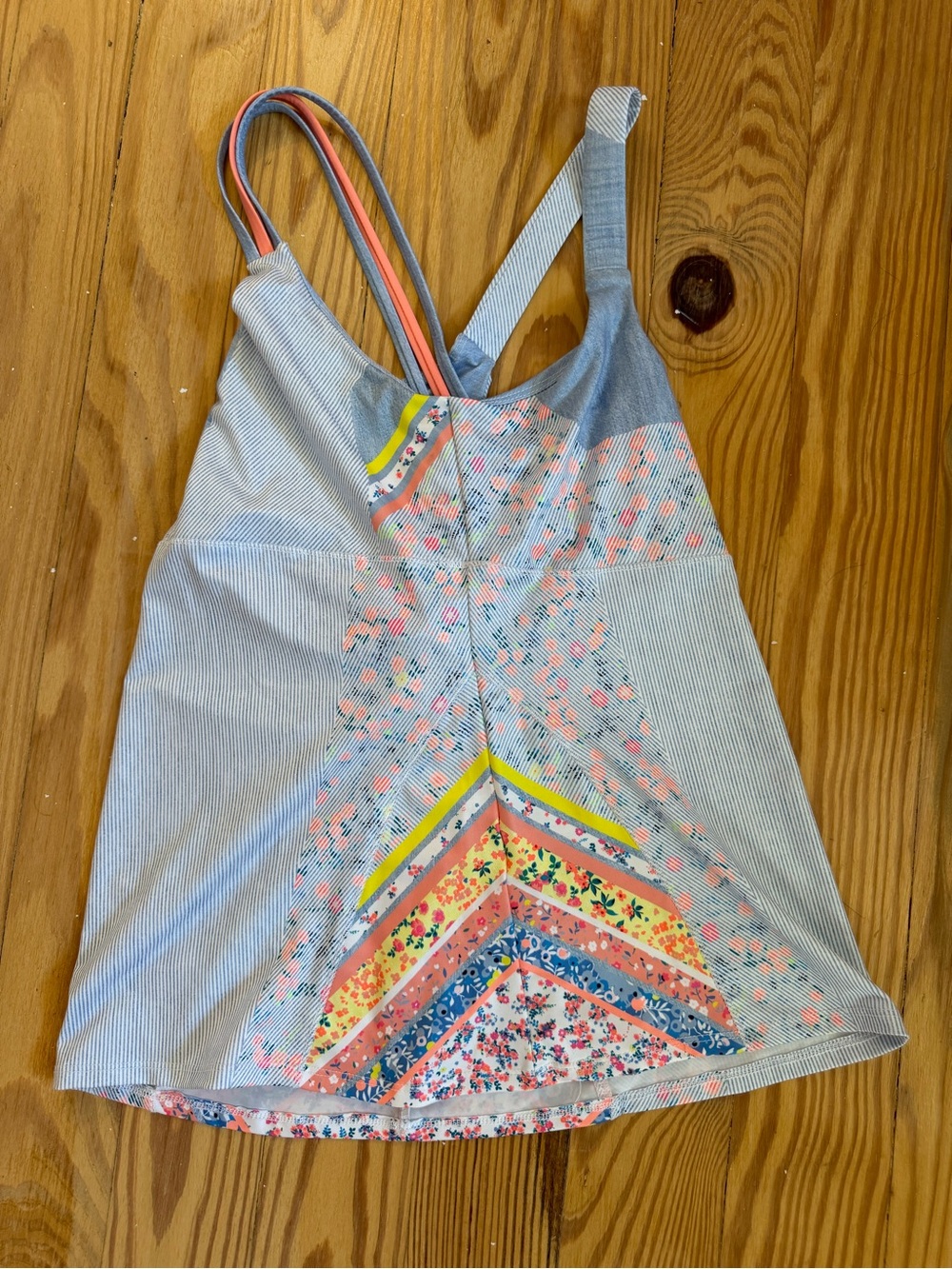 Lucky in Love Activewear Top - Like New